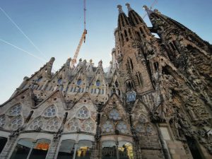 Najpiękniejsze katedry na świecie - poradnik dla fanów architektury sakralnej sagrada familia