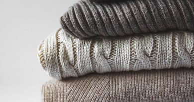 Kobaltowy sweter polski damski (2)