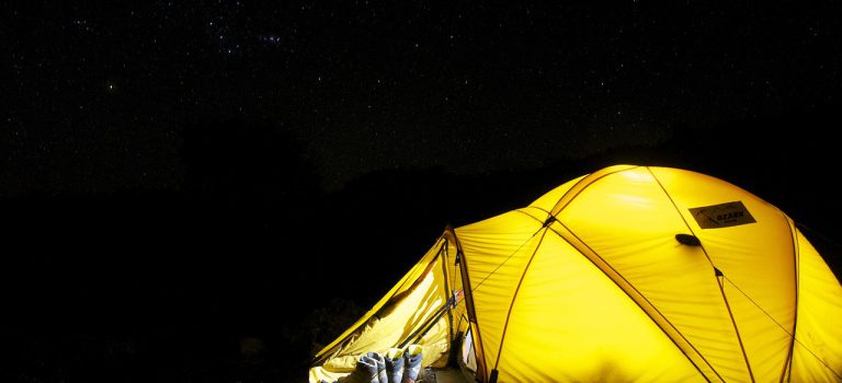 Noclegi wśród natury – miejsca na obserwację zorzy polarnej Gdzie nocować, by podziwiać zorzę polarną