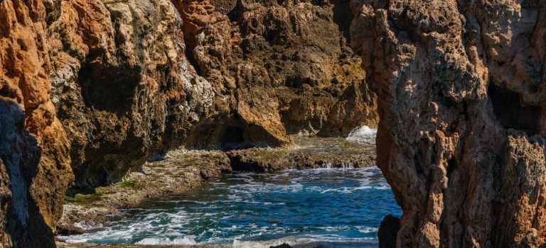 Jak radzić sobie z klimatycznymi ekstremami podczas podróży?