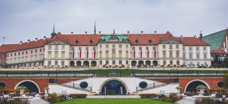 Zamek Królewski w Warszawie – tajemnice i historie z jego murów. Zamek Królewski w Warszawie – tajemnice i historie z jego murów.