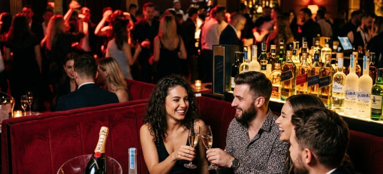 Luksus i dyskrecja – zaplanuj niezapomniany wieczór kawalerski w Krakowie